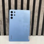 تبلت Modio PC M47: همه‌فن‌حریف و کارآمد! اگر دنبال یه تبلت هستی که همه‌جوره به کارت بیاد، Modio PC M47 رو از دست نده. صفحه نمایش 11 اینچی بزرگش برای هر کاری عالیه؛ چه بخوای کتاب بخونی، چه فیلم ببینی، چه توی اینترنت بگردی. خیالت هم راحت باشه چون با 12 گیگ رم و 512 گیگ حافظه داخلی، سرعت و جا داره که هر چی لازم داری رو راحت ذخیره کنی و اجرا کنی. نکته باحال دیگه، باتری 10000 میلی‌آمپریشه که تا مدت‌ها لازم نیست نگران شارژر باشی. تازه، این مدل دو سیم‌کارته 5G هم هست، پس همیشه زیر ساختی! بهترین قسمت اینه که این تبلت تنها نیست؛ باهاش کیبورد، شارژر، کاور، گلس و قلم هم هست، یعنی کامل‌ترین مجموعه رو می‌گیری و دیگه لازم نیست هیچی جدا بخری. خلاصه که اگه یه دستگاه پر و پیمون برای استفاده روزمره، کار یا حتی بازی می‌خوای، این گزینه خیلی خوبیه.