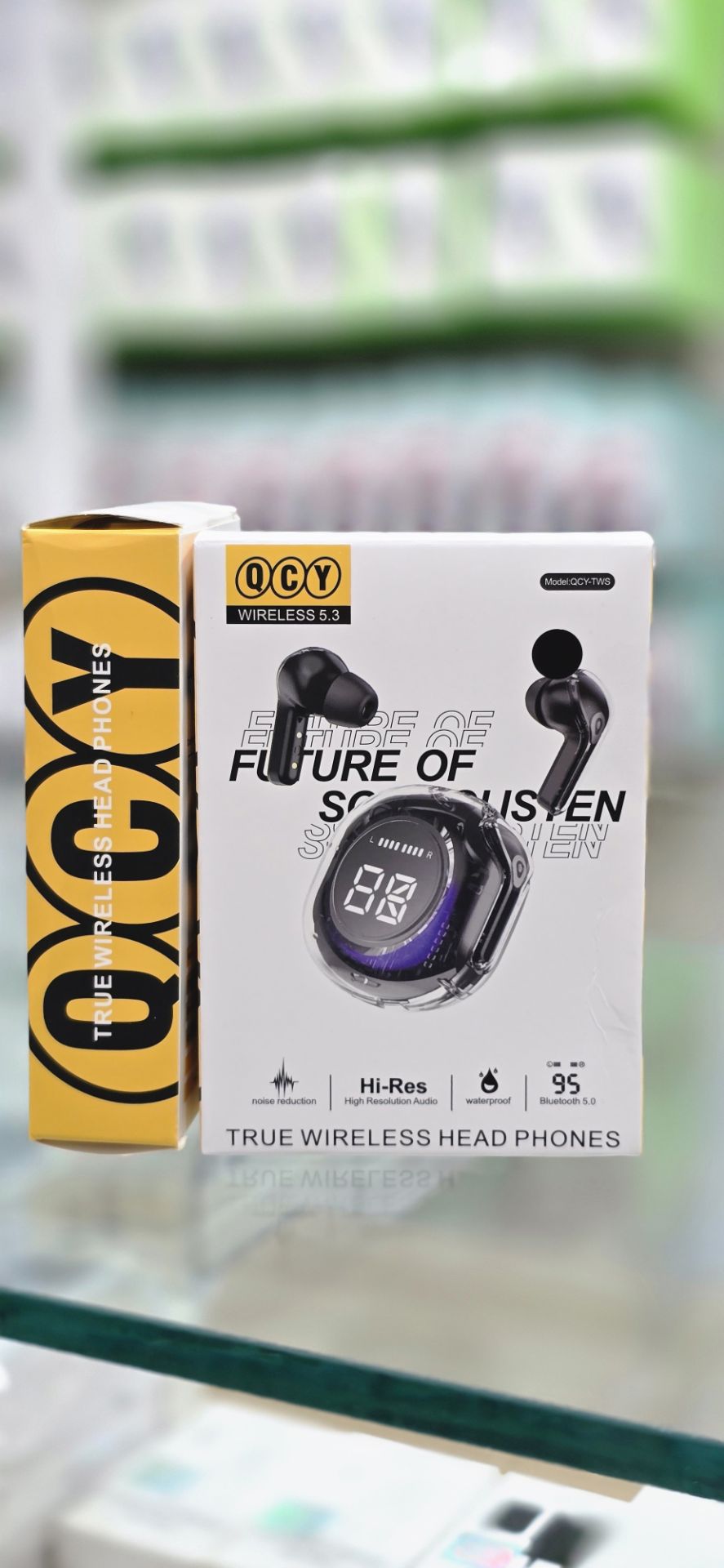 ایرپاد شیشهای QCY TWS | نمایشگر دیجیتال | کیفیت صدای Hi-Fi | مکالمه شفاف | شارژدهی بالا - Image 4